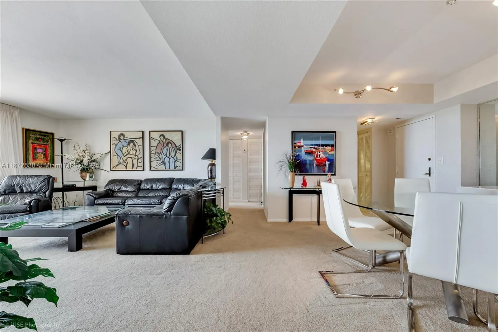 600 Biltmore Way, #1218