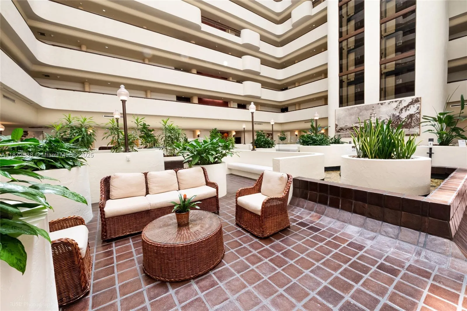 600 Biltmore Way, #1218