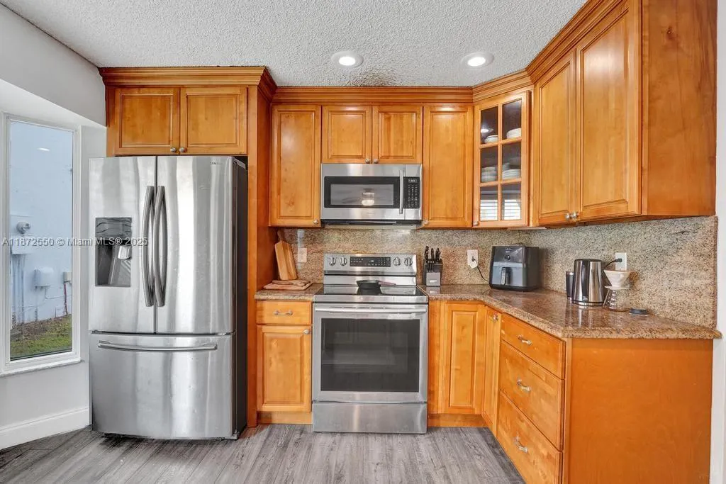 2747 Pinewood Ct
