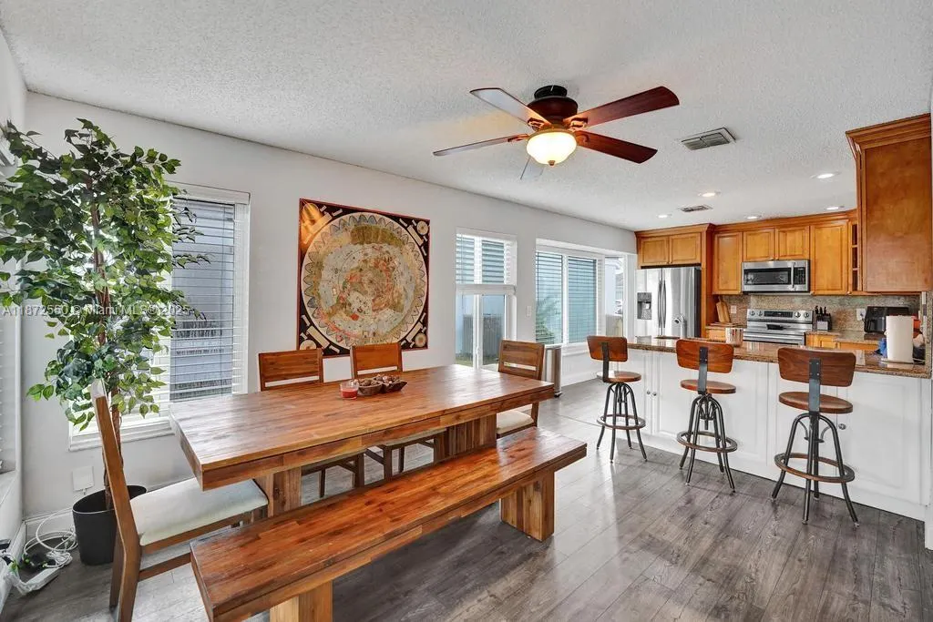 2747 Pinewood Ct