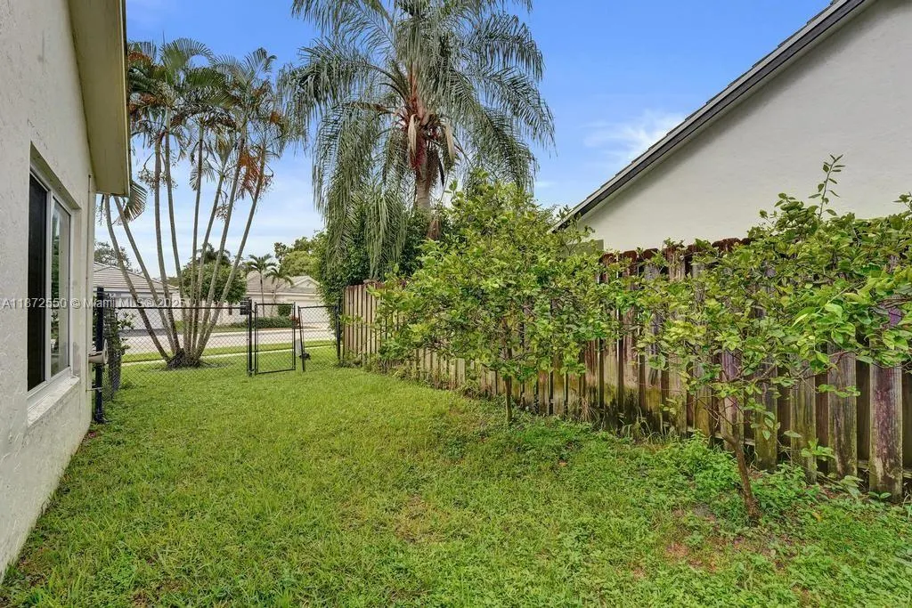 2747 Pinewood Ct