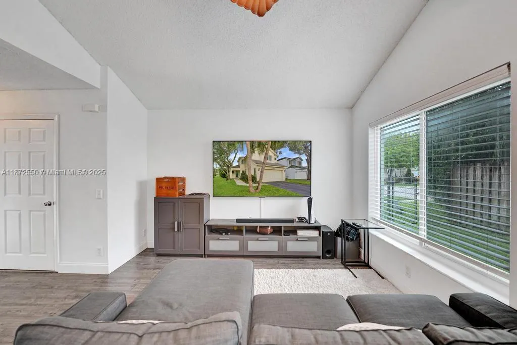 2747 Pinewood Ct