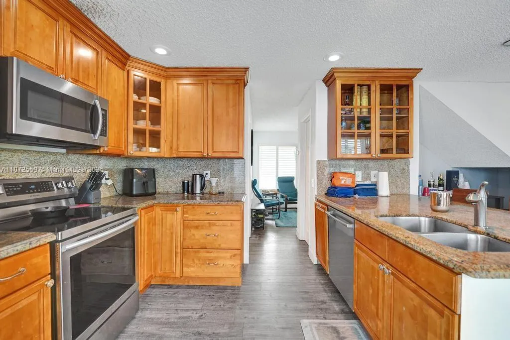 2747 Pinewood Ct