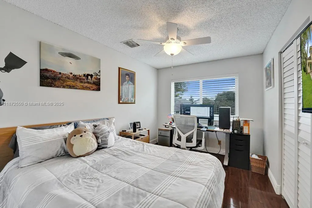 2747 Pinewood Ct