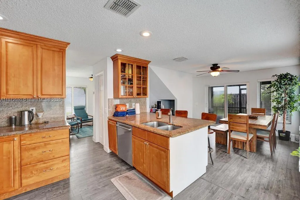2747 Pinewood Ct