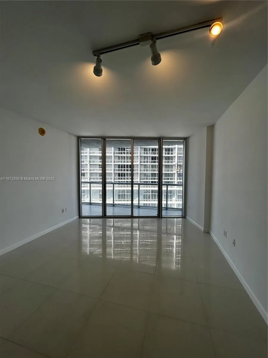 495 Brickell Ave, #3106