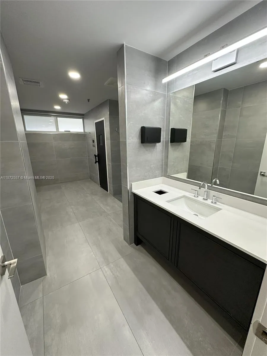 3200 Collins Ave, #11-3