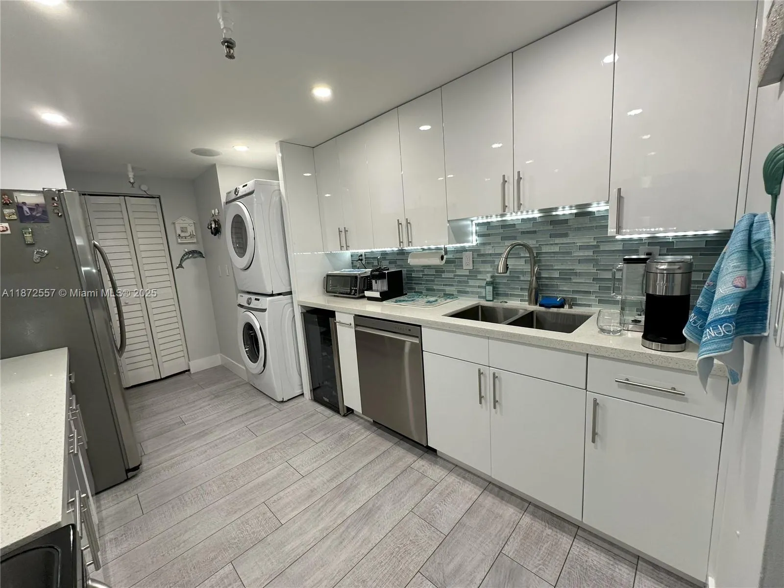 3200 Collins Ave, #11-3