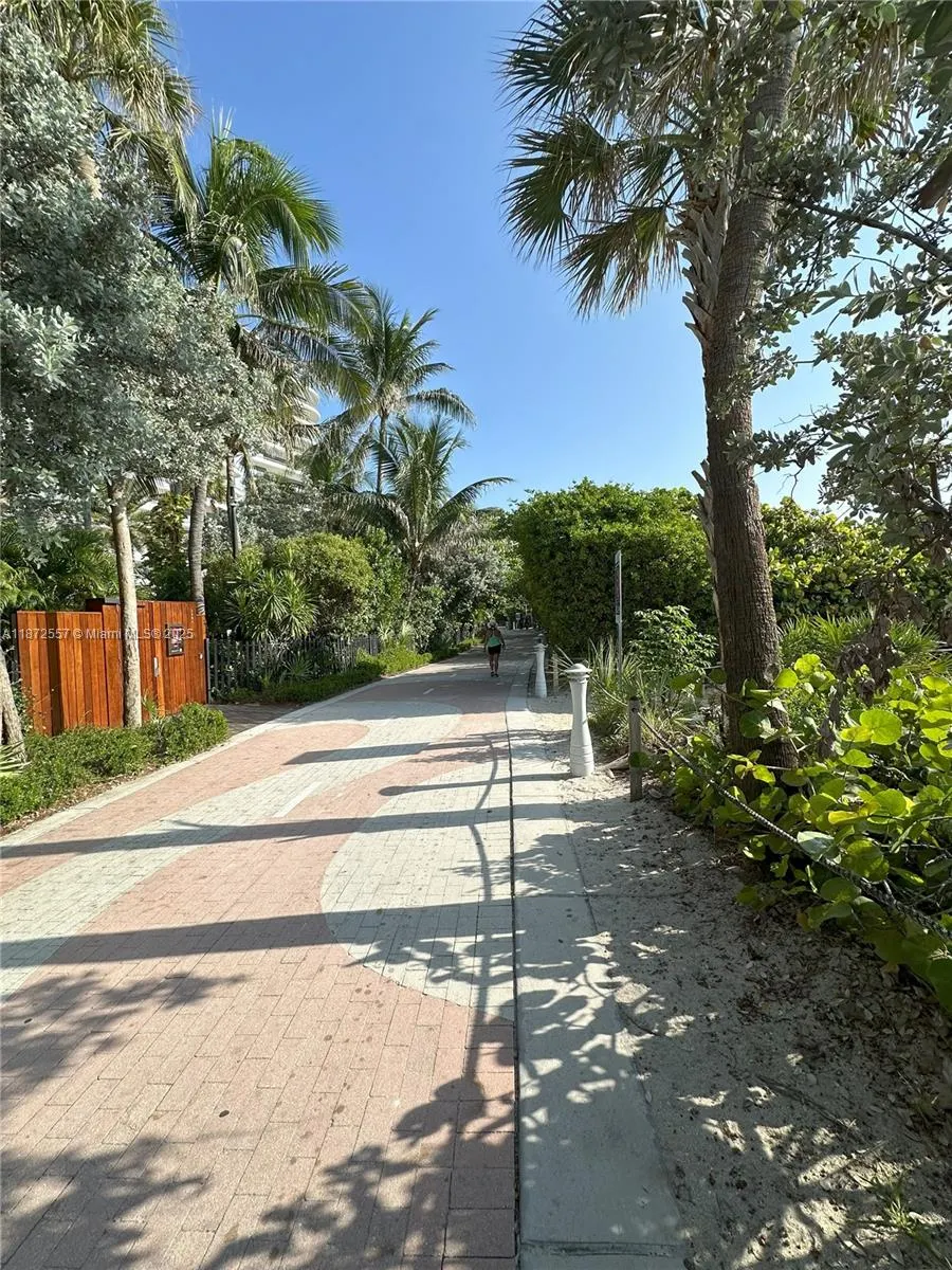3200 Collins Ave, #11-3