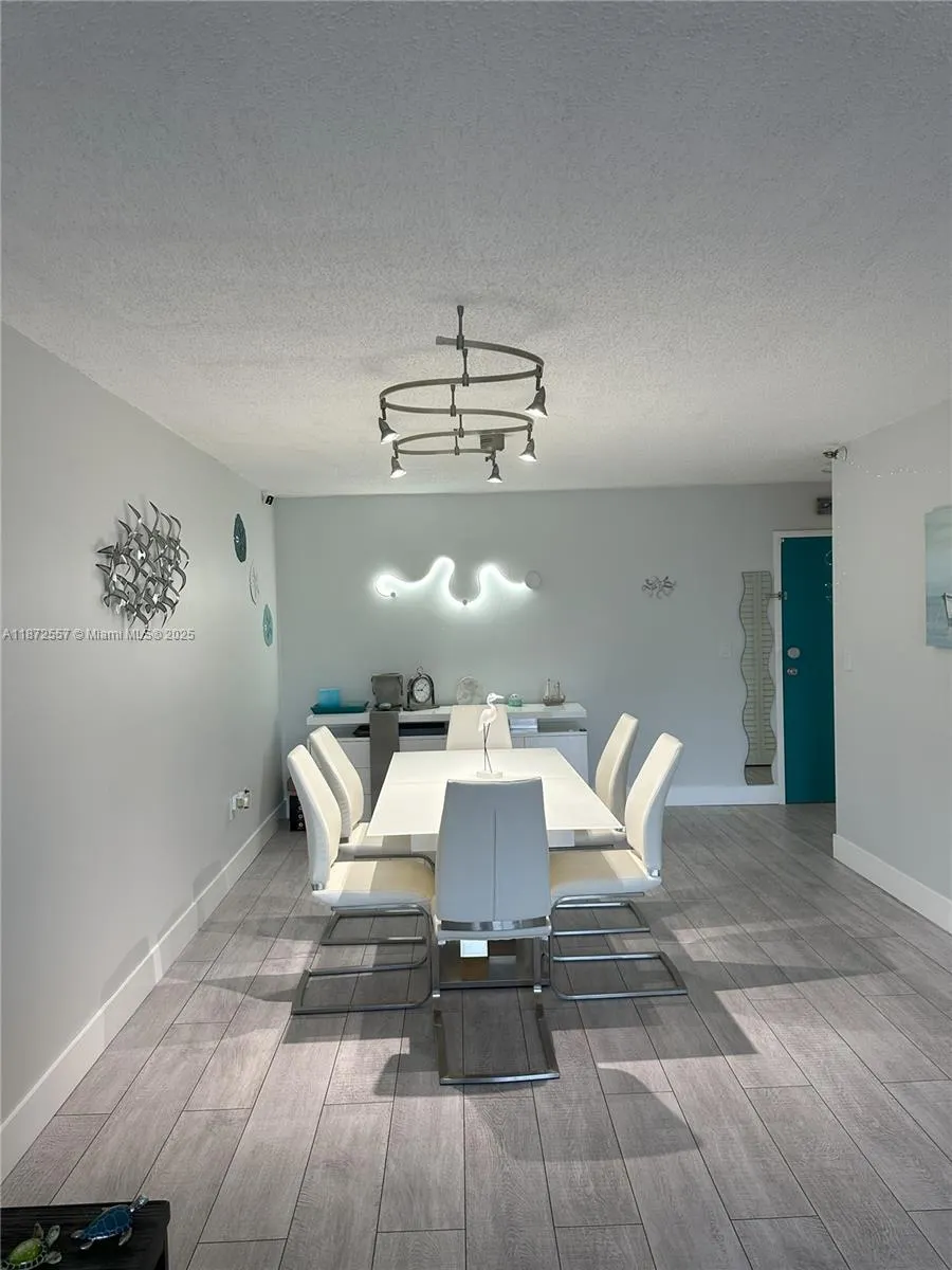3200 Collins Ave, #11-3