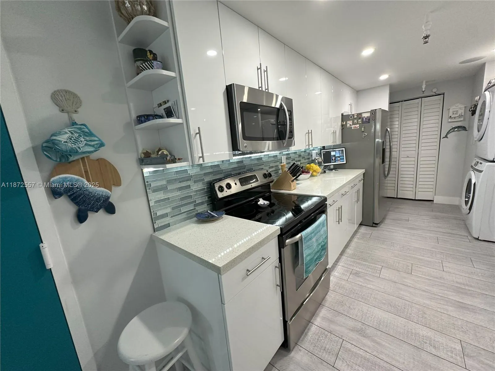 3200 Collins Ave, #11-3