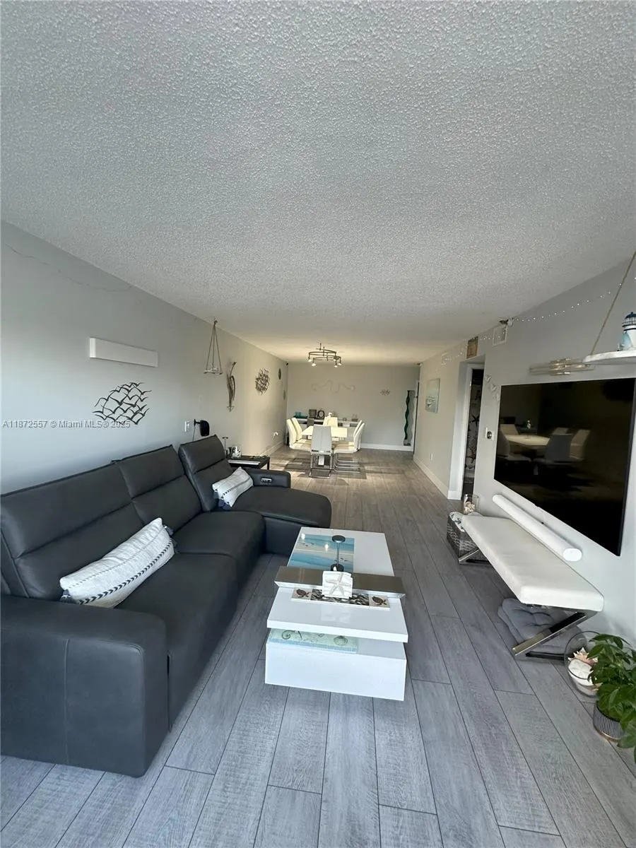 3200 Collins Ave, #11-3