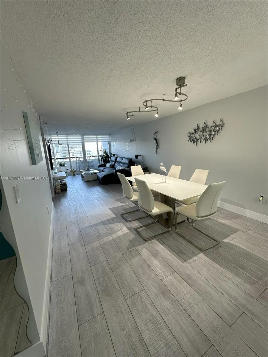 3200 Collins Ave, #11-3