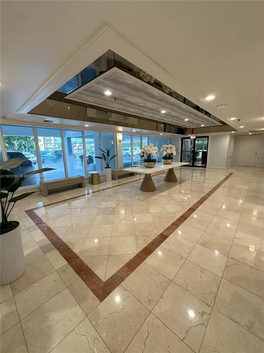 3200 Collins Ave, #11-3