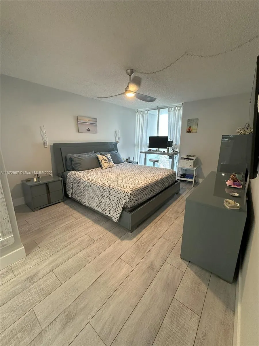 3200 Collins Ave, #11-3