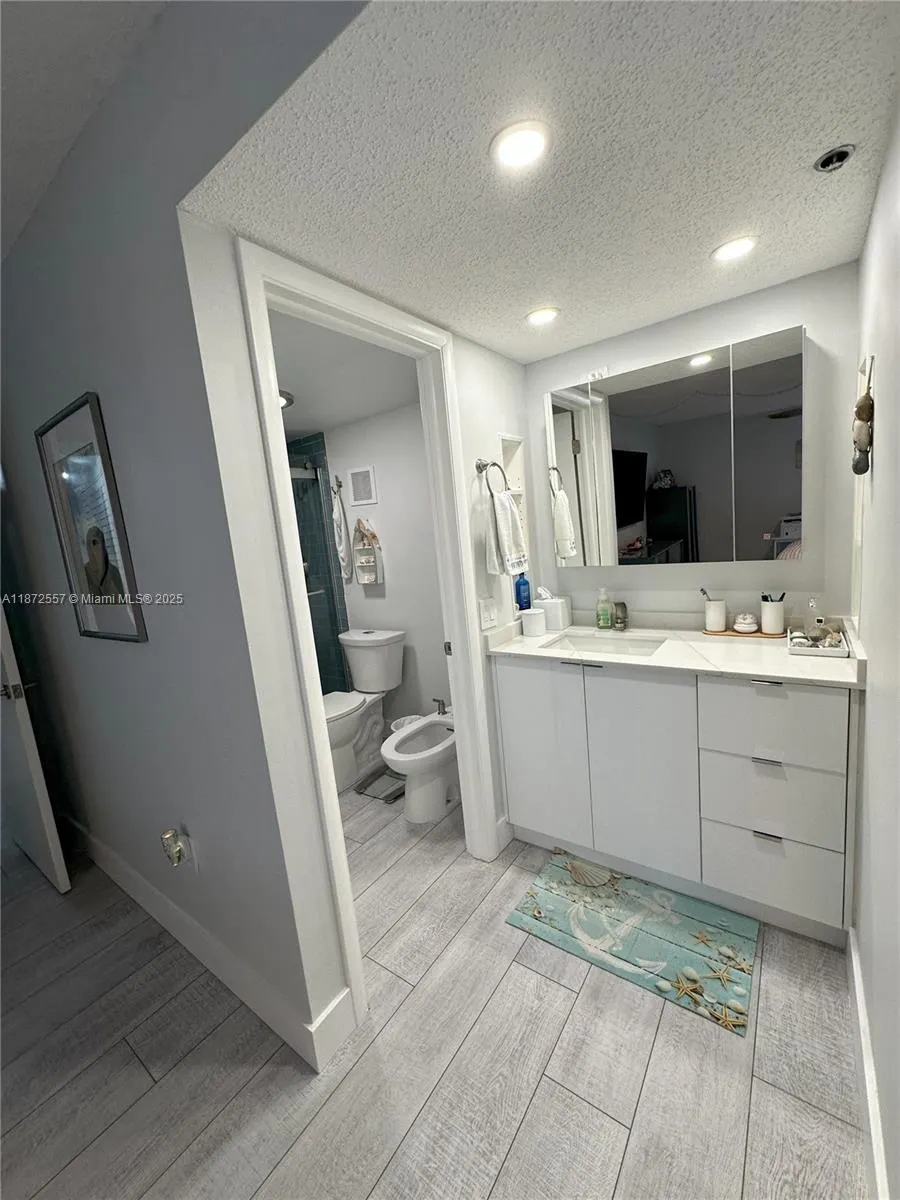 3200 Collins Ave, #11-3