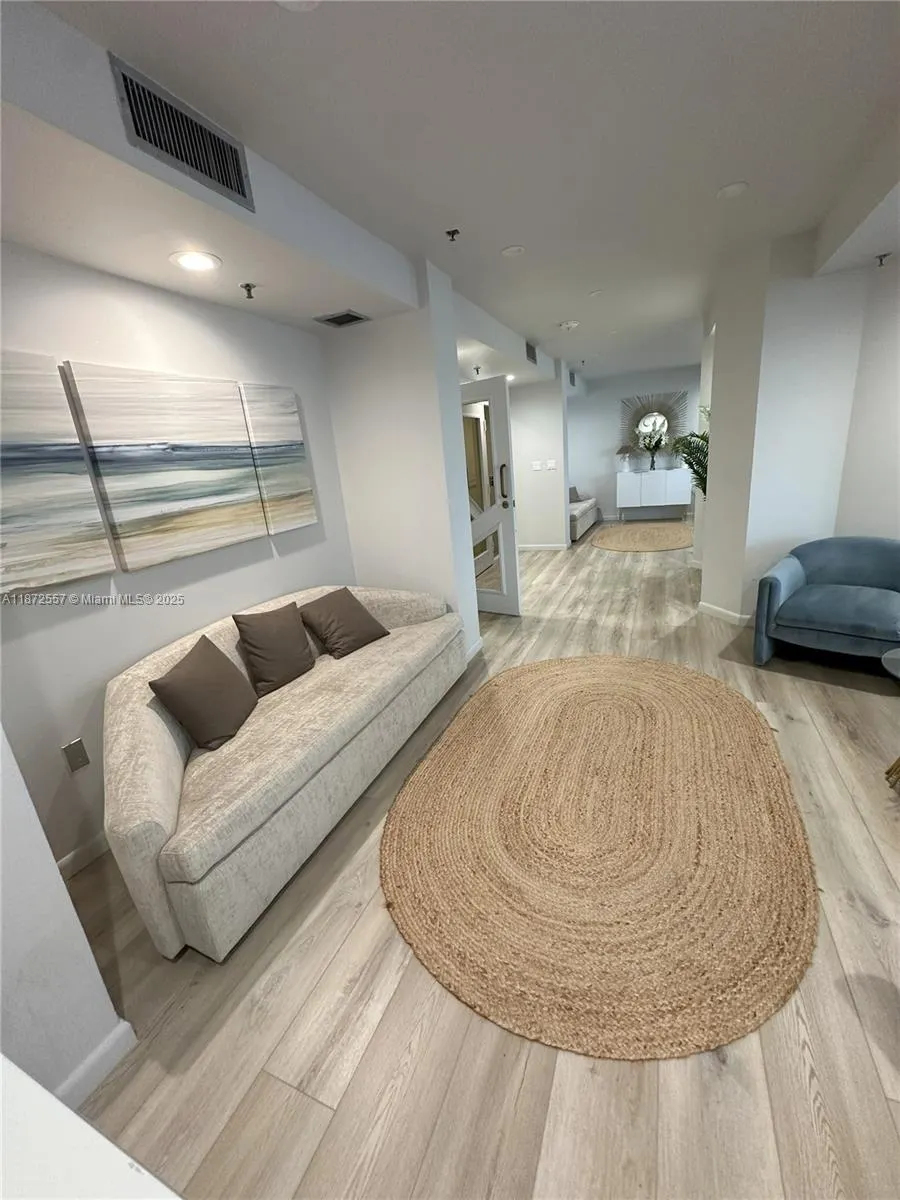 3200 Collins Ave, #11-3