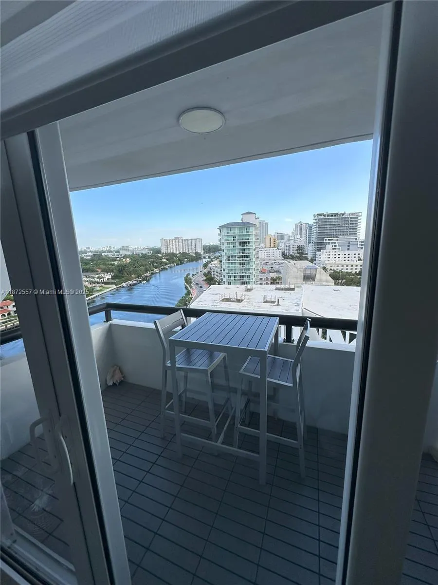 3200 Collins Ave, #11-3
