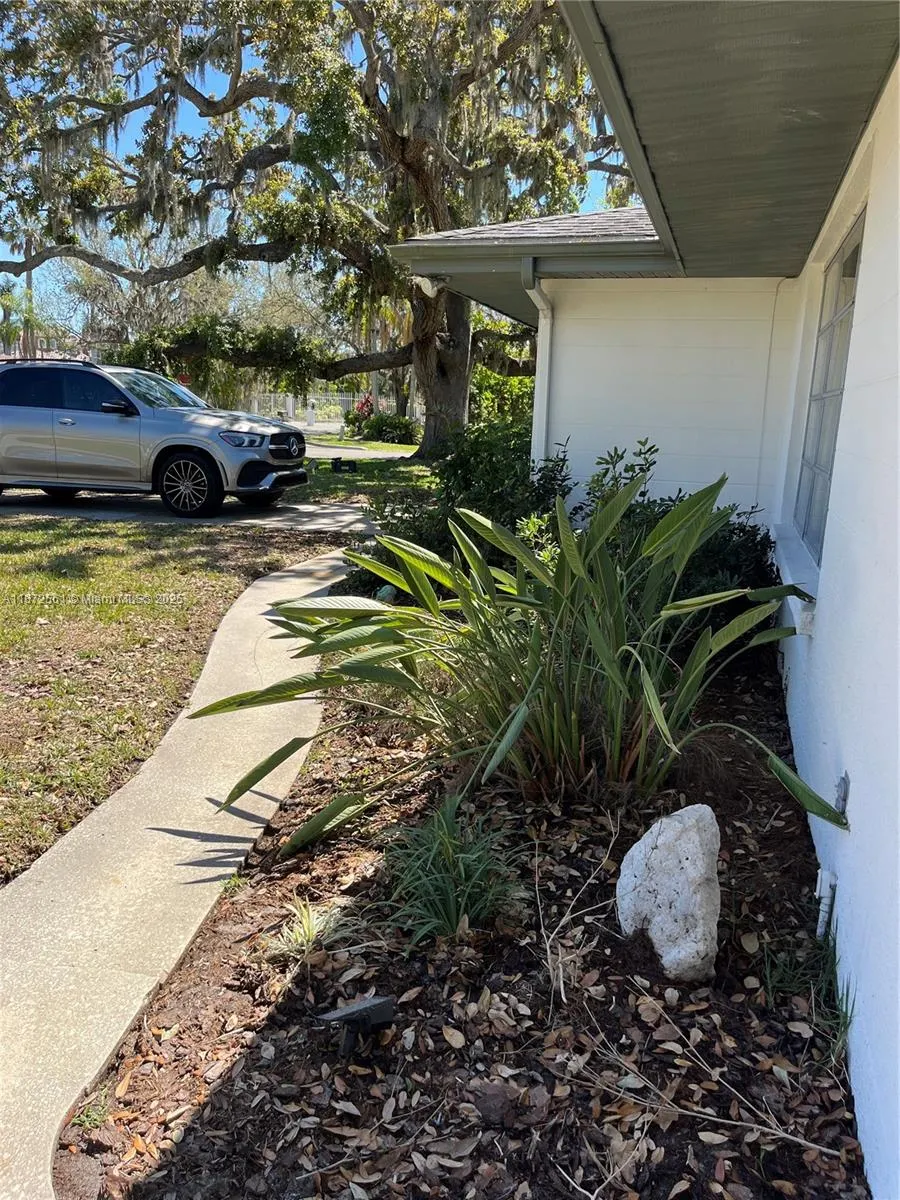 355 Highland Shores Dr