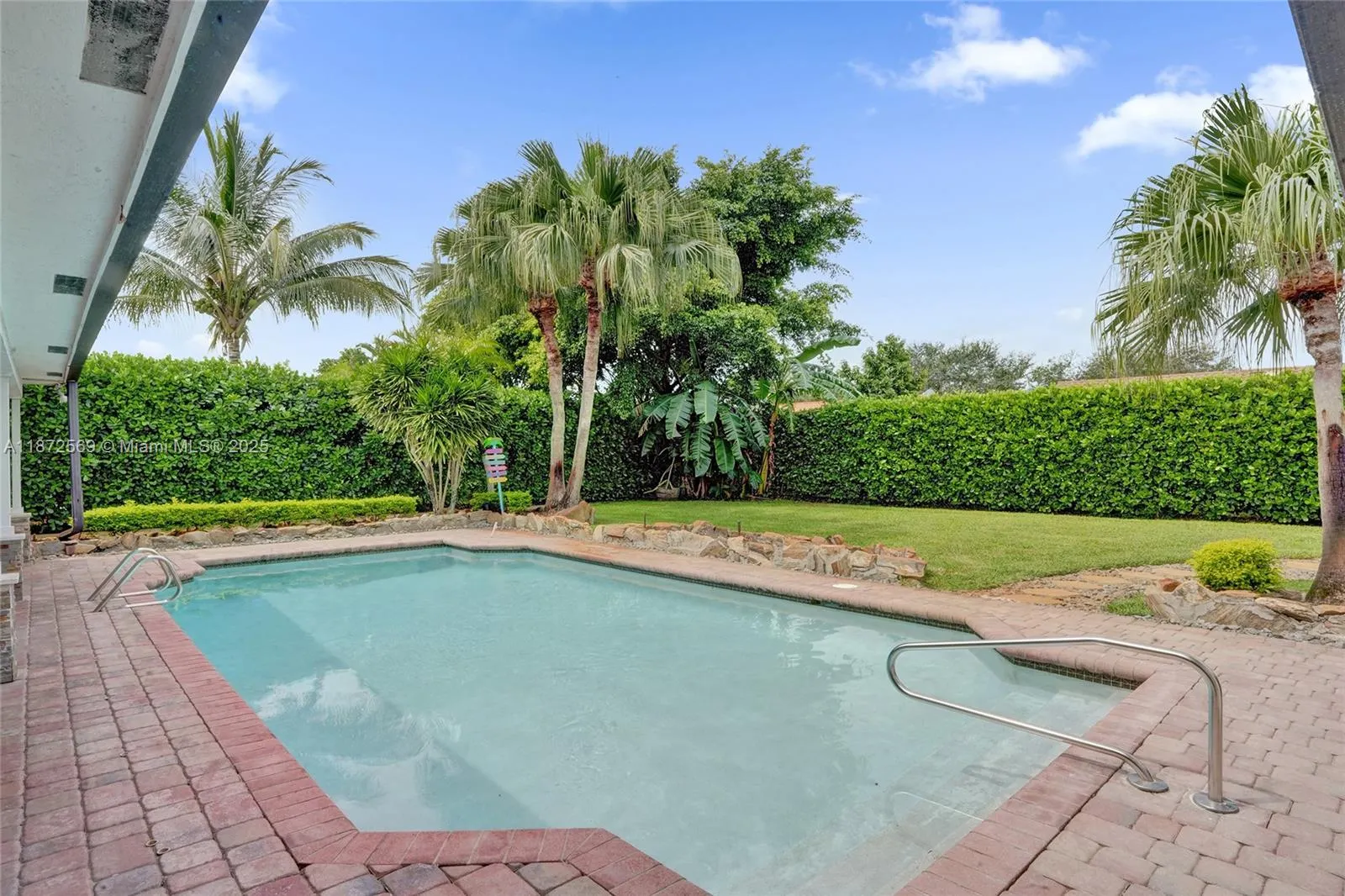 680 NW 100th Ln