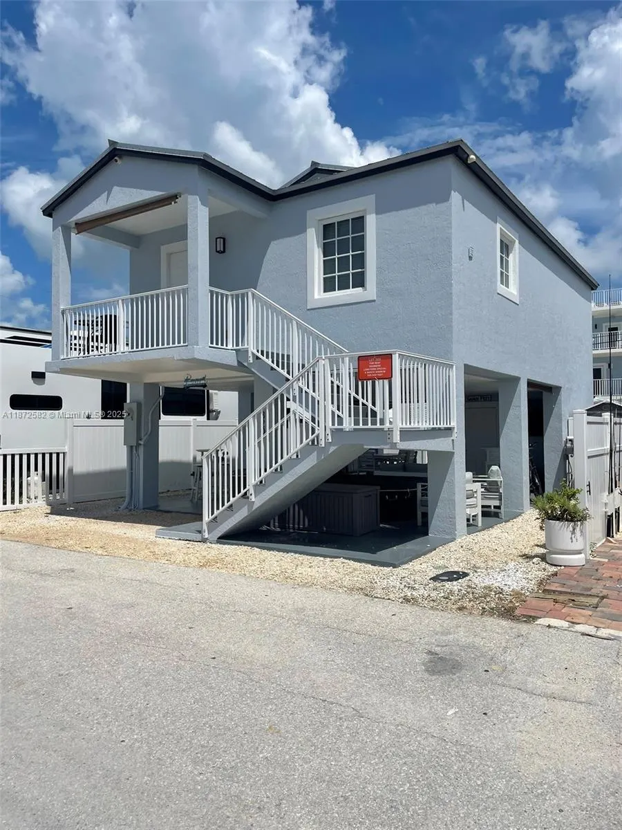 325 Calusa St, #320
