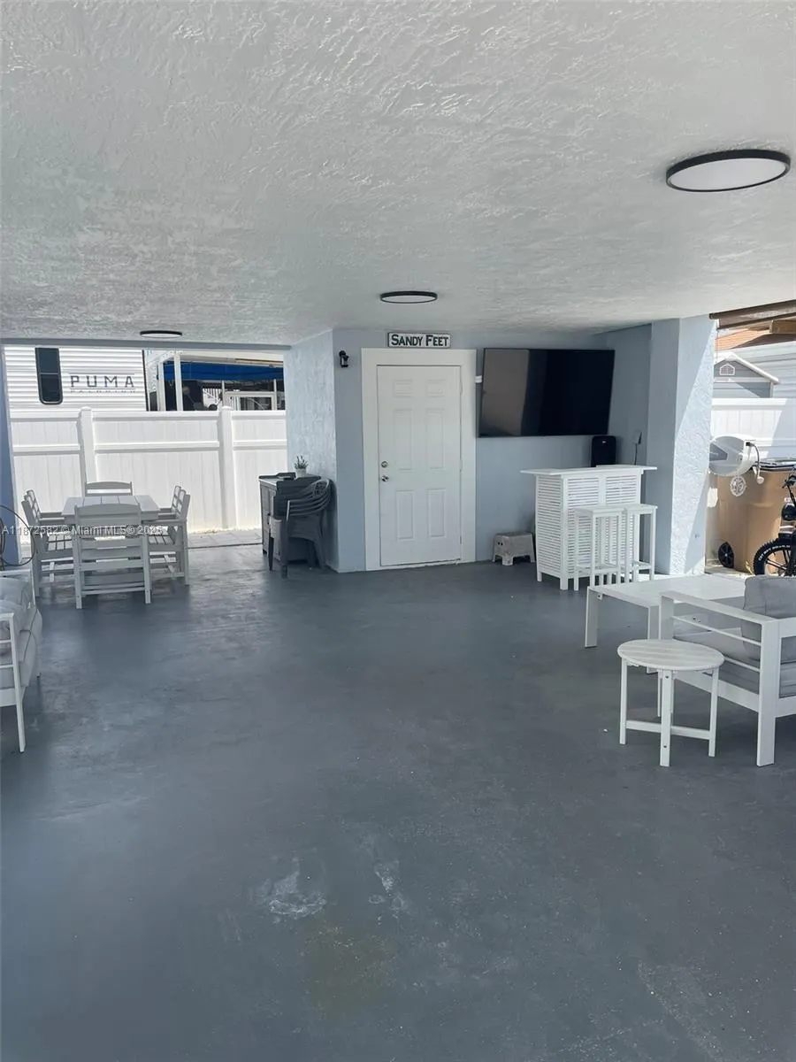 325 Calusa St, #320