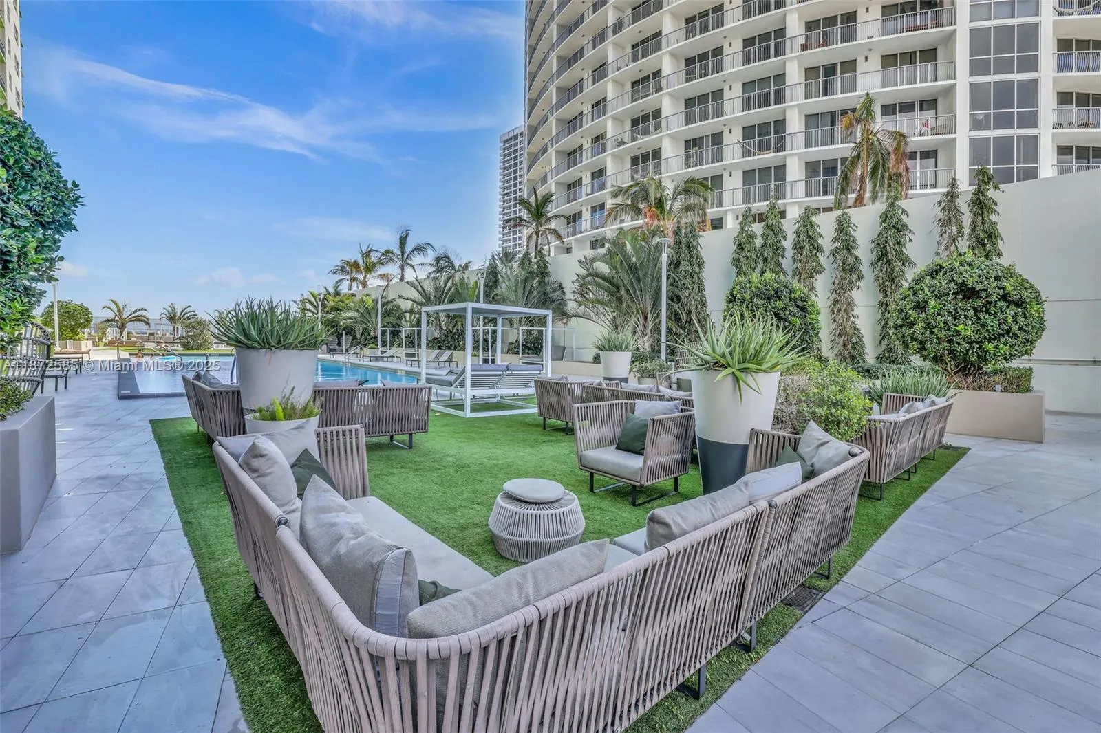 1756 N Bayshore Dr, #34L