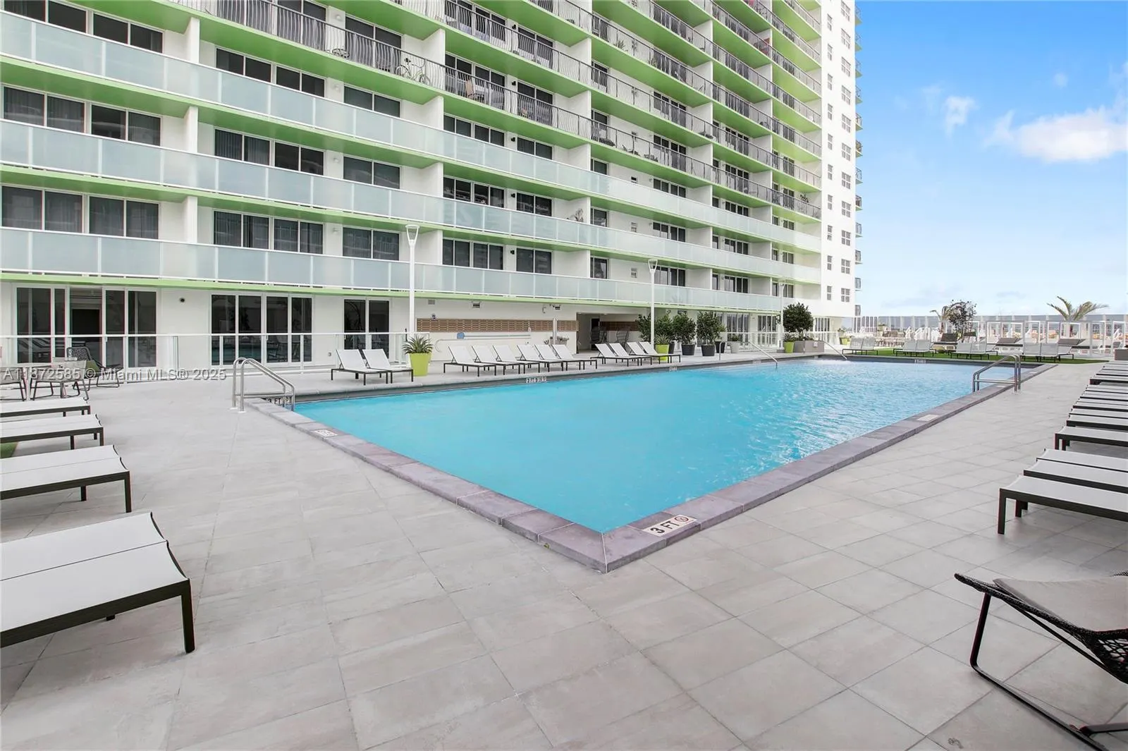 1756 N Bayshore Dr, #34L