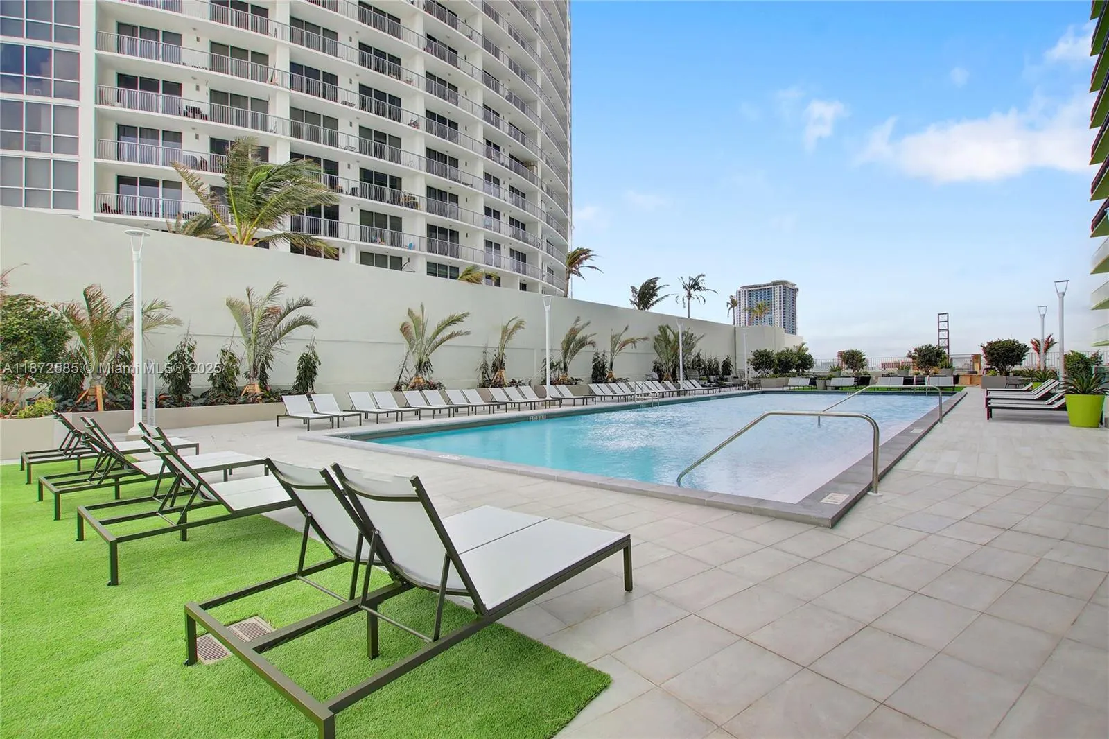 1756 N Bayshore Dr, #34L