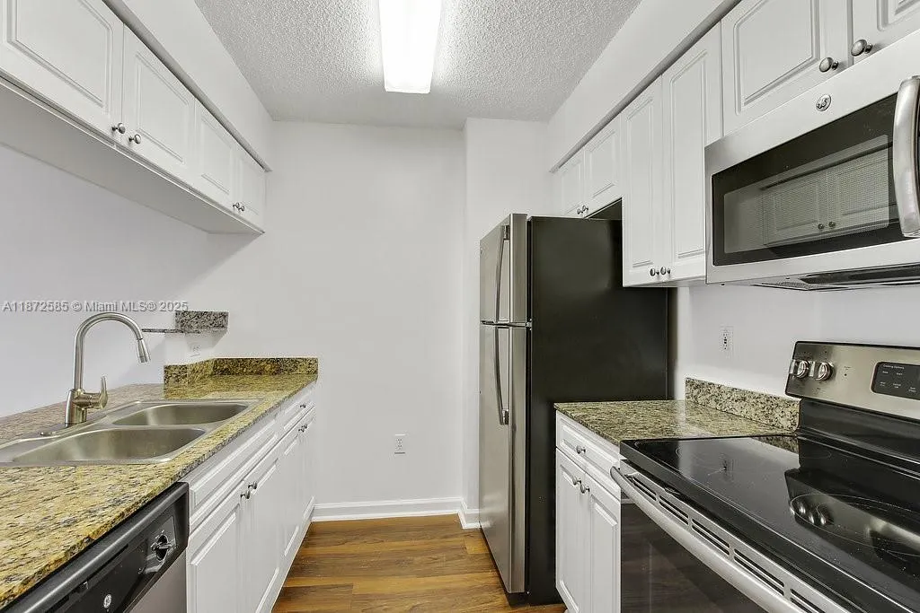 1756 N Bayshore Dr, #34L