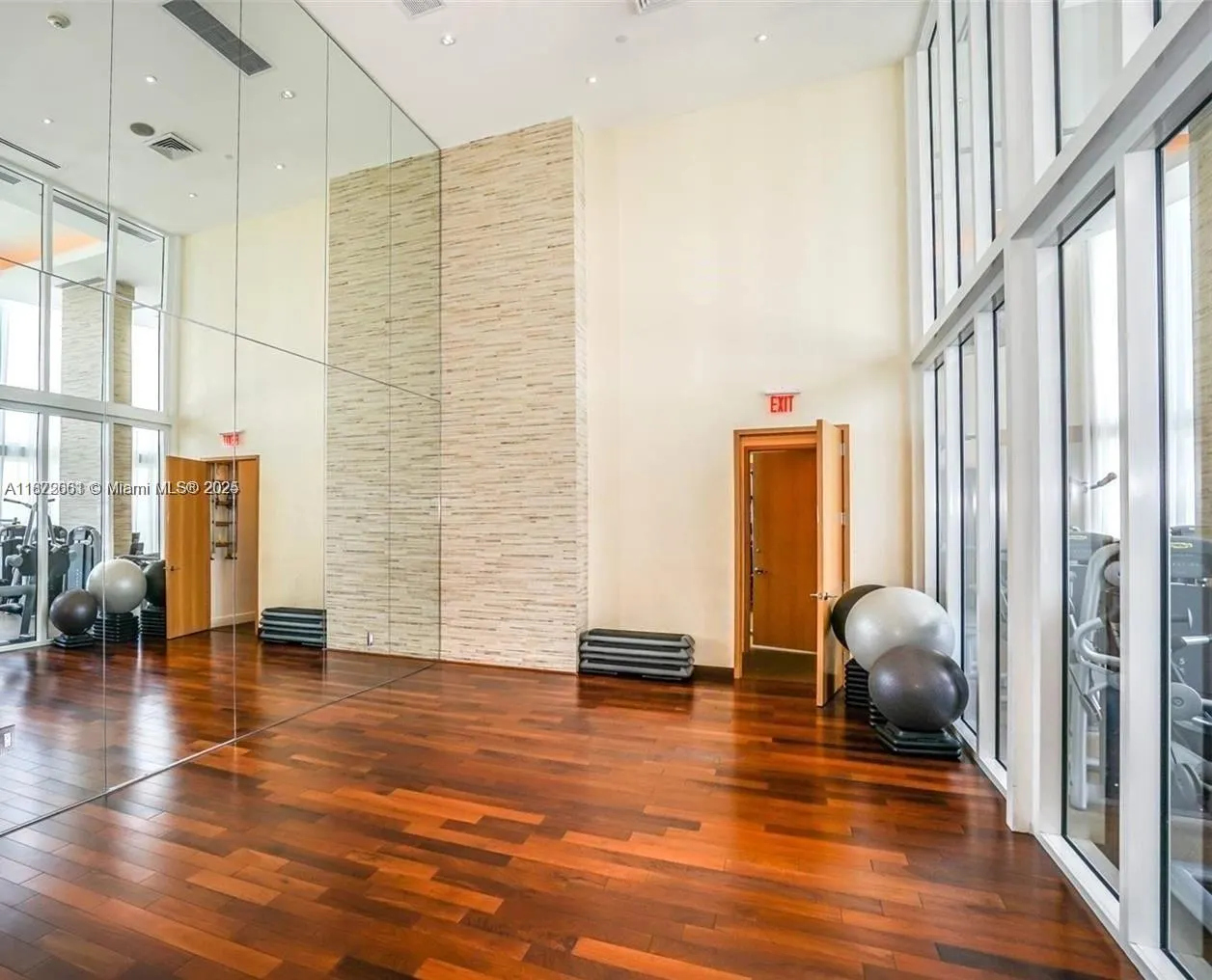15901 Collins Ave, #405