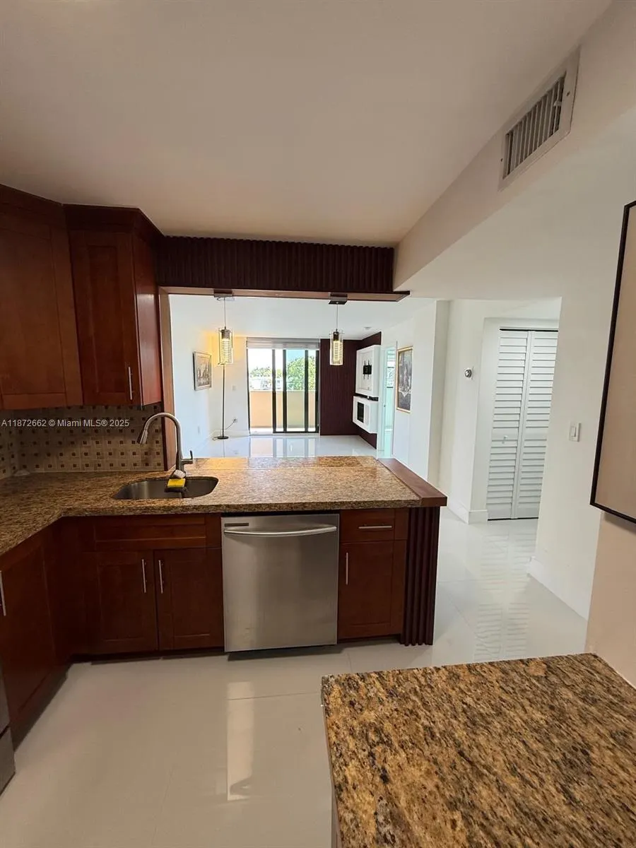 7125 Bay Dr, #308