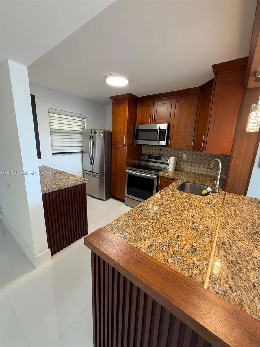 7125 Bay Dr, #308