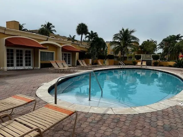 17901 NW 68 ave, #T205