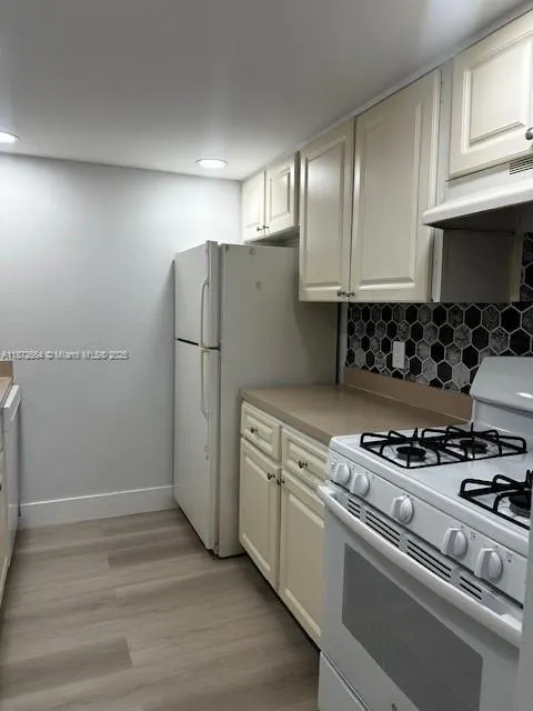 17901 NW 68 ave, #T205