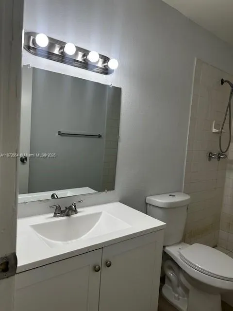 17901 NW 68 ave, #T205