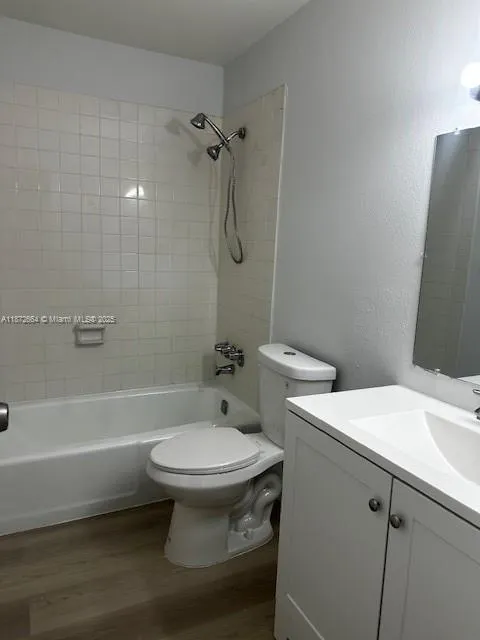 17901 NW 68 ave, #T205