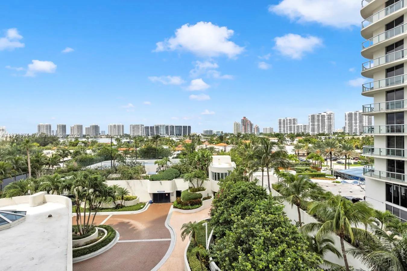 18671 Collins Ave, #604