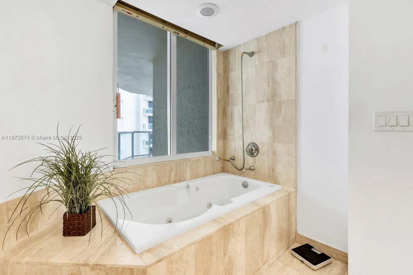18671 Collins Ave, #604