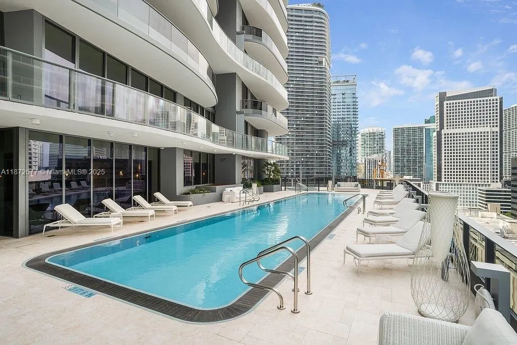 1000 Brickell Plz, #PH5705
