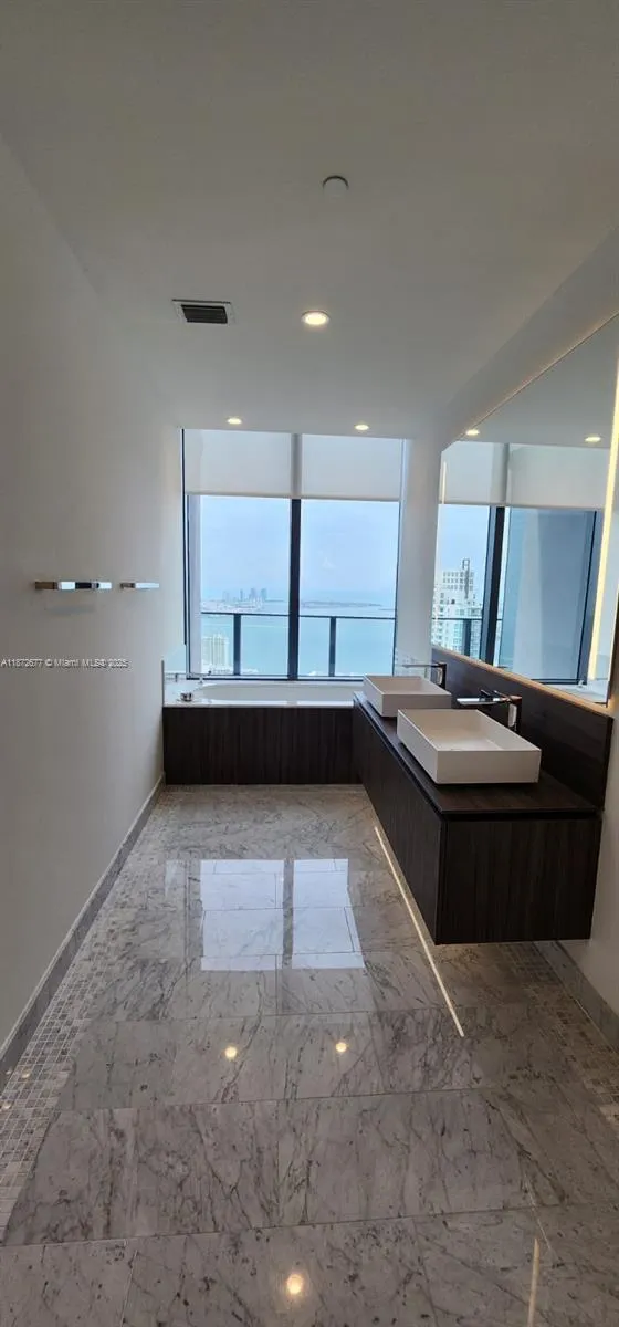 1000 Brickell Plz, #PH5705