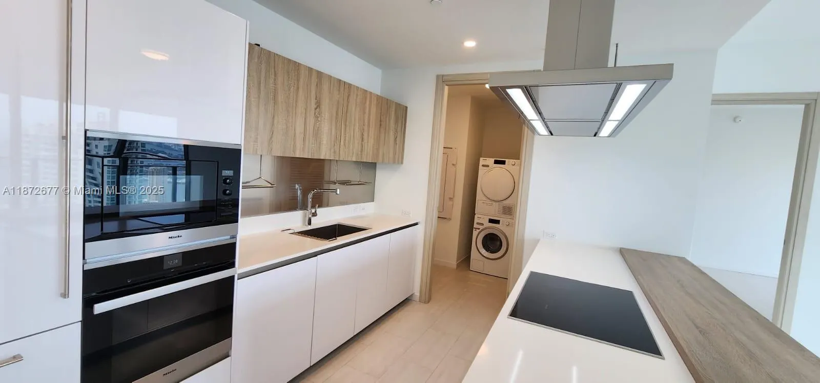 1000 Brickell Plz, #PH5705