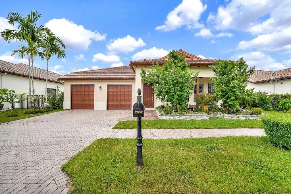 2952 NW 84th Ter