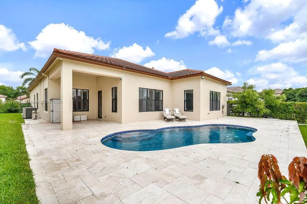 2952 NW 84th Ter