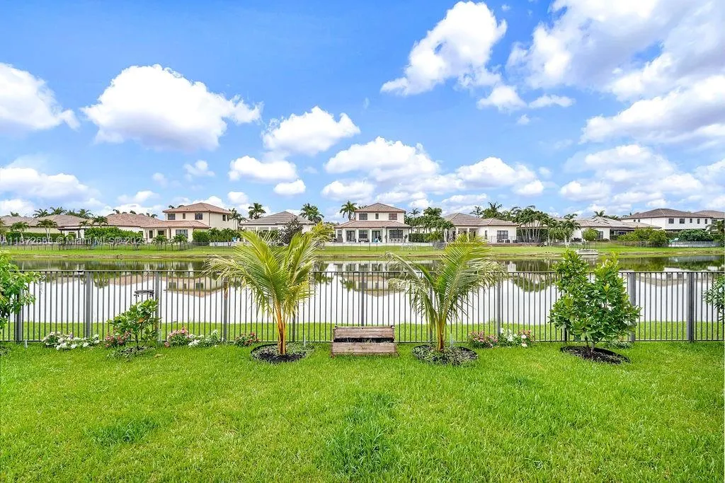 2952 NW 84th Ter