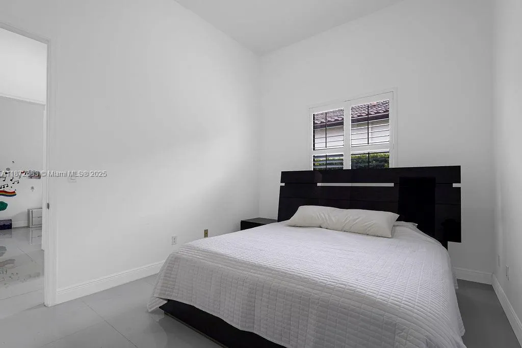 2952 NW 84th Ter