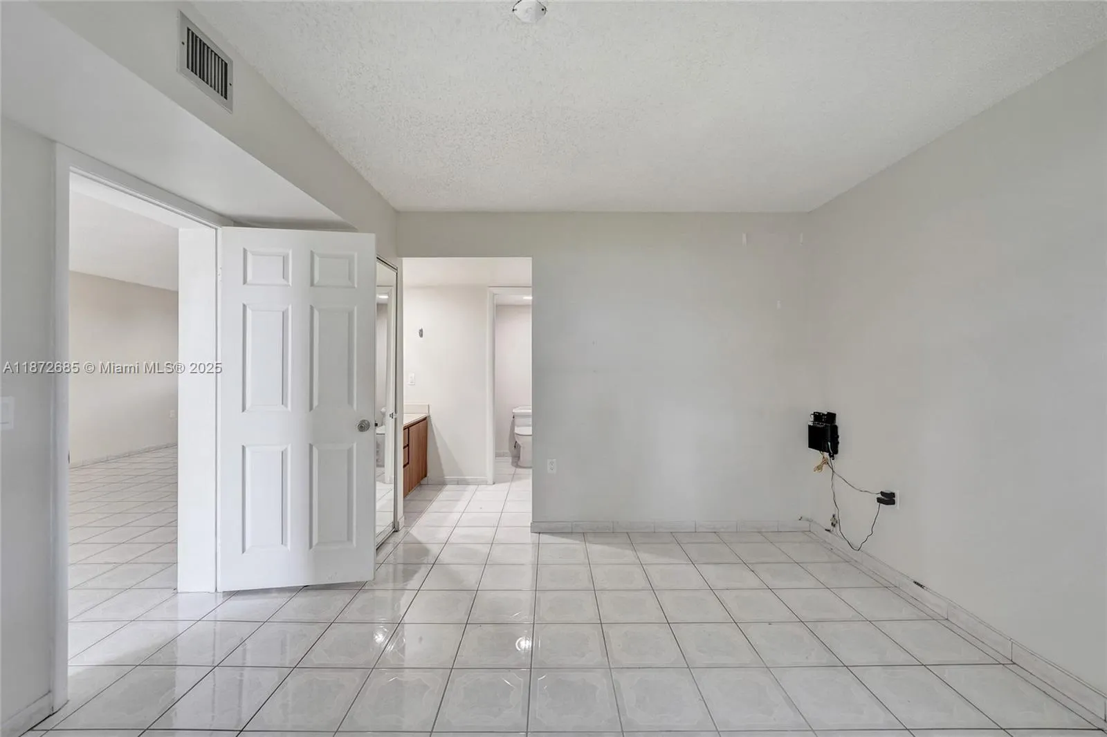 1502 Whitehall Dr, #303