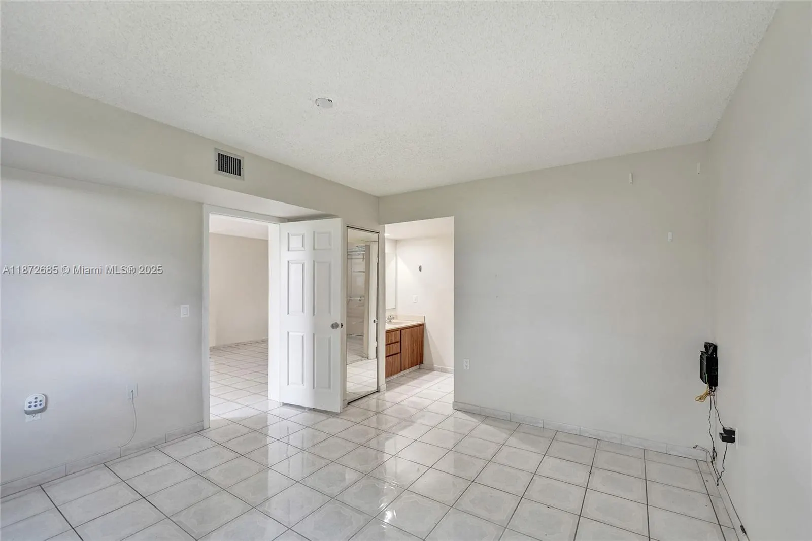 1502 Whitehall Dr, #303