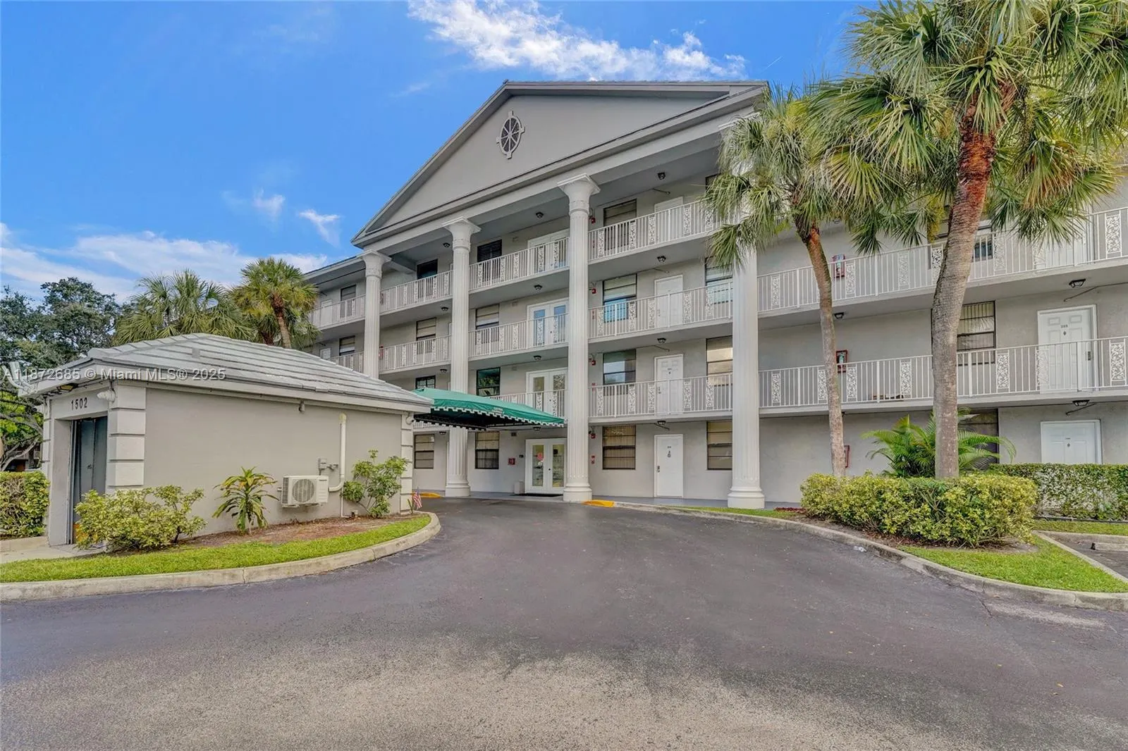1502 Whitehall Dr, #303