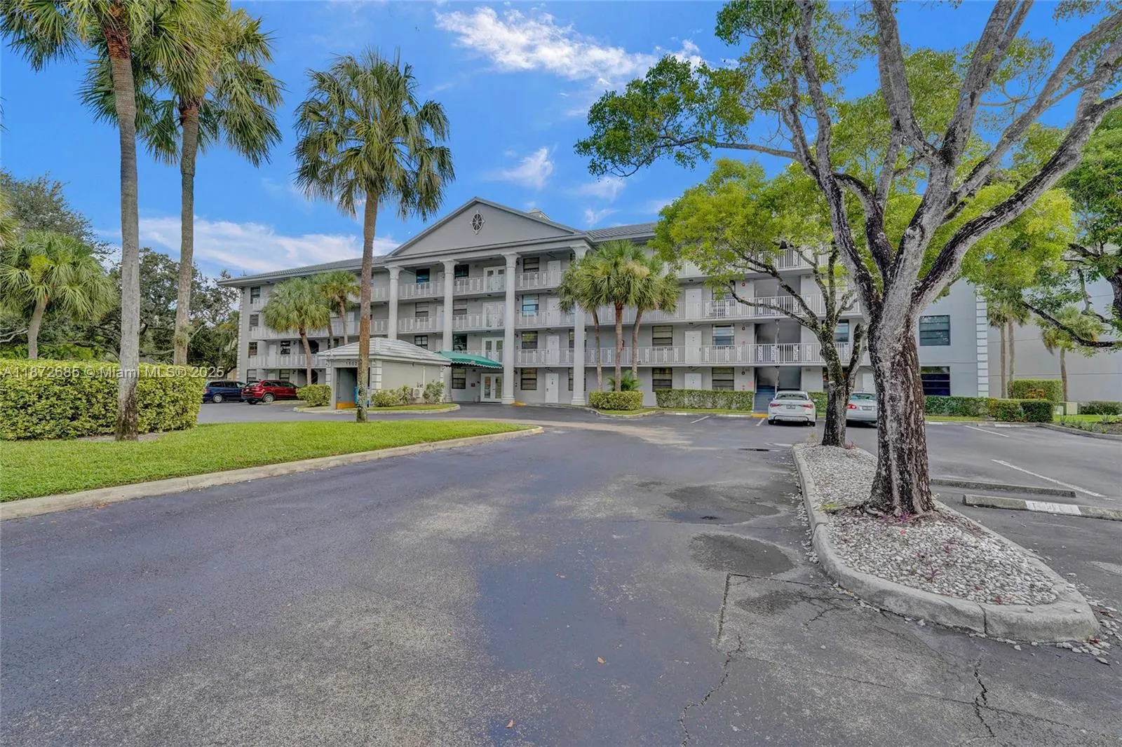 1502 Whitehall Dr, #303